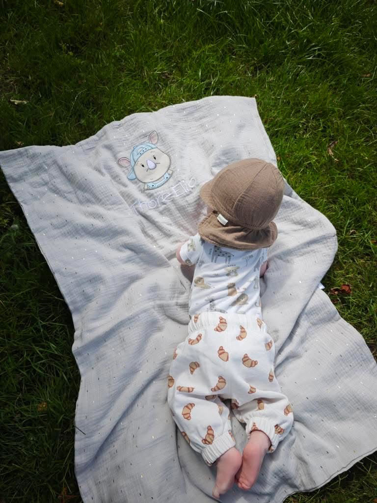 Baby Musselindecke mit Stickerei