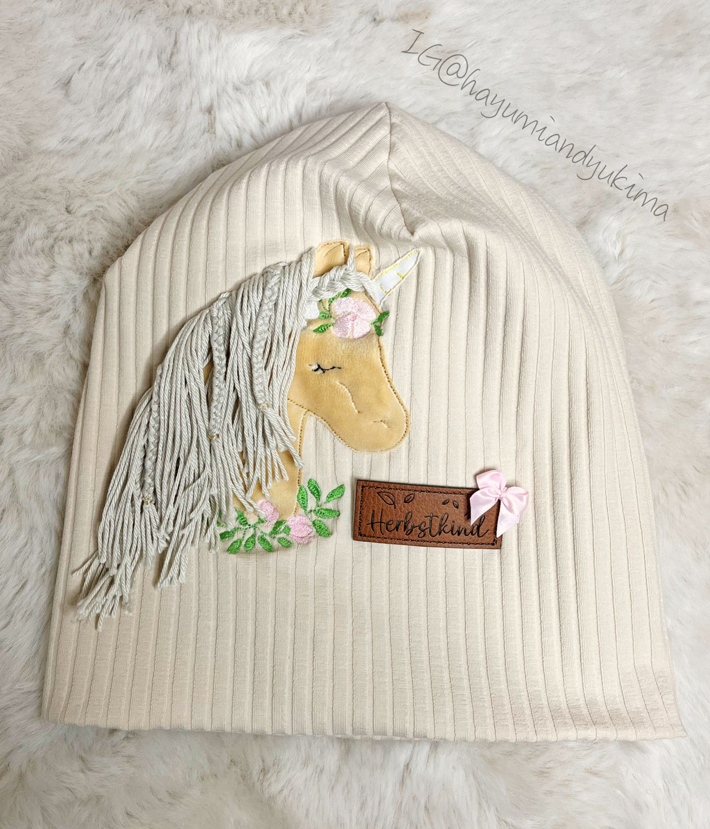 Beanie mit Stickerei