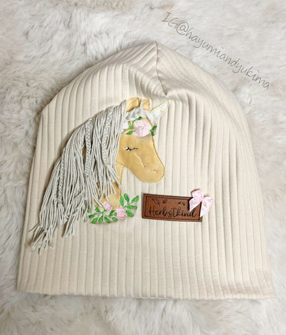 Beanie mit Stickerei