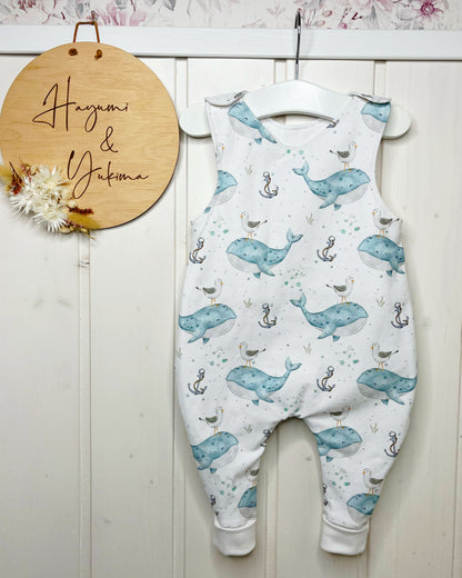 [012] VORBESTELLUNG Eigenproduktion Wale weiß 0,5m